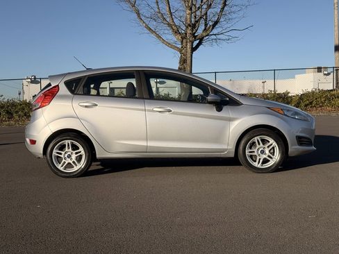 Used 2018 Ford Fiesta SE image 8