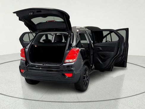 Used 2022 Chevrolet Trax LT w/ Midnight Edition AWD/4WD image 12
