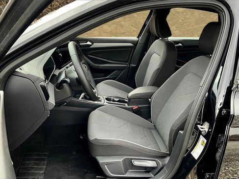 Used 2025 Volkswagen Jetta Sport image 21