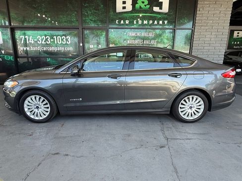 Used 2015 Ford Fusion SE FWD image 4