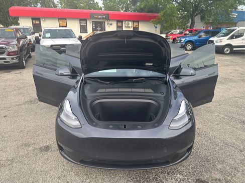 Used 2022 Tesla Model Y Long Range AWD/4WD image 11