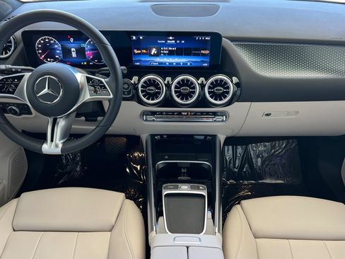 Certified 2025 Mercedes-Benz GLA 250 image 3