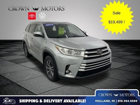 Used 2017 Toyota Highlander XLE AWD/4WD image 1