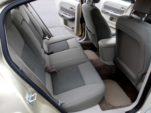 Used 2010 Chrysler Sebring Touring image 12