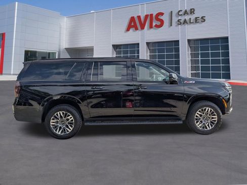 Used 2025 Chevrolet Suburban Z71 image 3