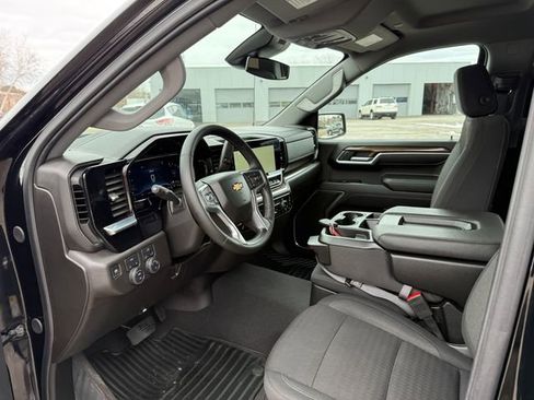 Used 2025 Chevrolet Silverado 1500 LT AWD/4WD image 3