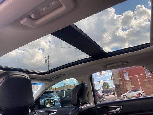 Used 2018 Ford Edge SEL w/ Equipment Group 201A AWD/4WD image 19