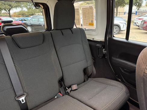 Used 2025 Jeep Wrangler Sport S image 37