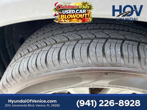 Used 2020 Ford Explorer XLT w/ Equipment Group 202A RWD image 9