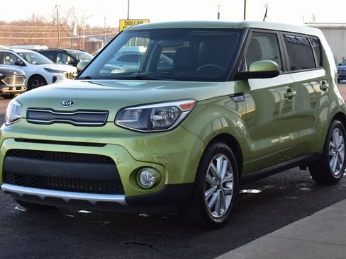 Used 2017 Kia Soul + image 12