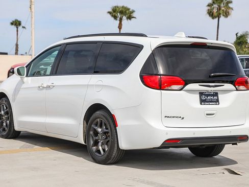 Used 2020 Chrysler Pacifica Touring-L Plus w/ S Appearance Package FWD image 5