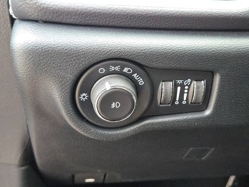 New 2026 Chrysler Pacifica Select AWD/4WD image 26