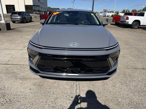 Used 2024 Hyundai Sonata SEL AWD/4WD image 2