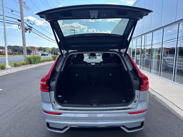 Certified 2024 Volvo XC60 B5 Core w/ Protection Package Premier AWD/4WD image 11