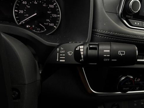 Used 2025 Nissan Rogue SV FWD image 36