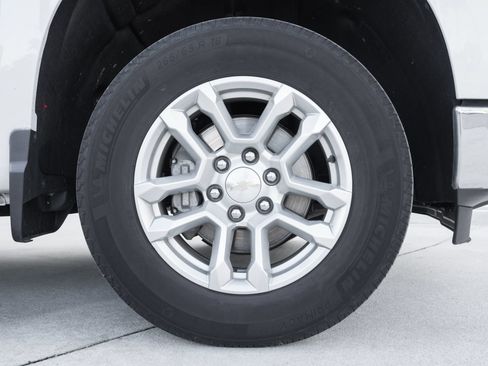 Used 2023 Chevrolet Silverado 1500 LT AWD/4WD image 12