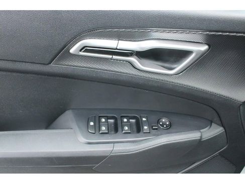 Used 2025 Kia Sportage LX image 18