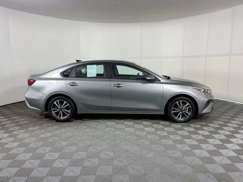 Used 2022 Kia Forte LXS image 8