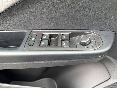 Used 2024 Volkswagen Taos SE image 18