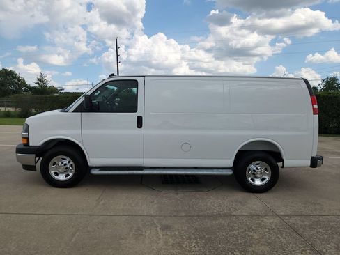 Used 2025 Chevrolet Express 2500 w/ Driver Convenience Package RWD image 8