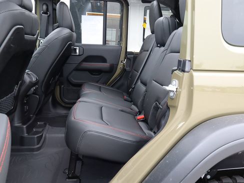 New 2025 Jeep Wrangler Unlimited Rubicon w/ Technology Group image 20