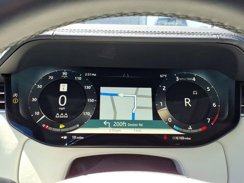 Used 2025 Land Rover Range Rover SE image 20