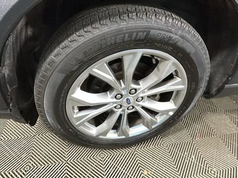 Used 2023 Ford Explorer XLT AWD/4WD image 10