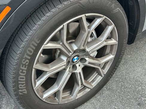 Used 2024 BMW X7 xDrive40i w/ Executive Package AWD/4WD image 3