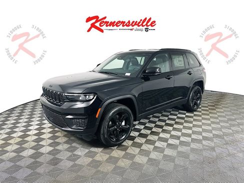 New 2025 Jeep Grand Cherokee Altitude image 3