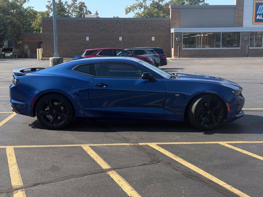 Used 2021 Chevrolet Camaro SS RWD image 4