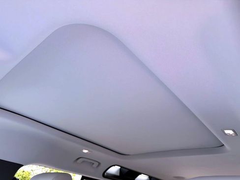 New 2026 Land Rover Defender 110 X-Dynamic SE image 20