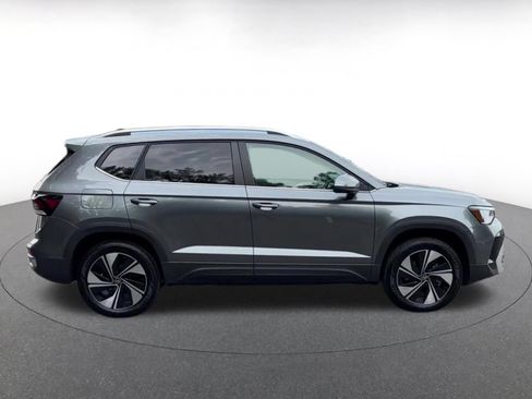 Used 2026 Volkswagen Taos SE AWD/4WD image 16