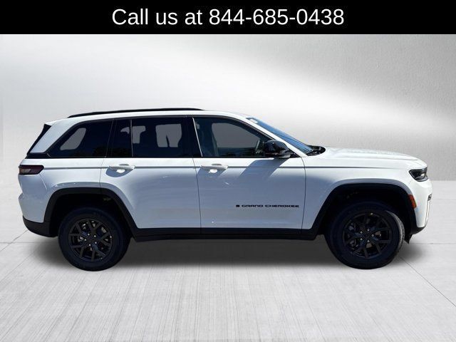 New 2027 Jeep Grand Cherokee Altitude RWD image 4