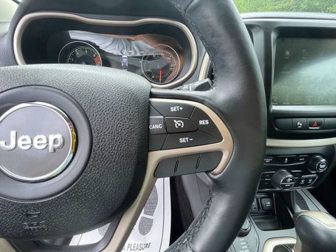 Used 2017 Jeep Cherokee Limited AWD/4WD image 17