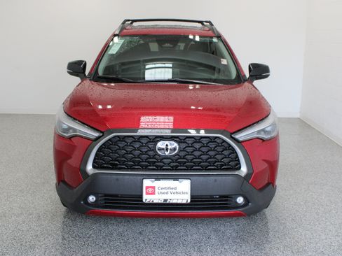 Used 2025 Toyota Corolla Cross XLE FWD image 3