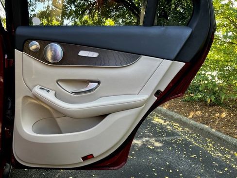 Used 2018 Mercedes-Benz GLC 300 image 23