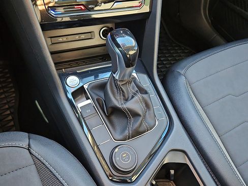 New 2025 Volkswagen Taos SE image 15