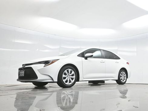 Used 2025 Toyota Corolla LE FWD image 60