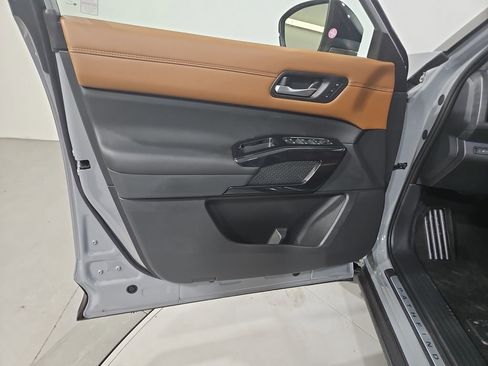 New 2026 Nissan Pathfinder Platinum image 11