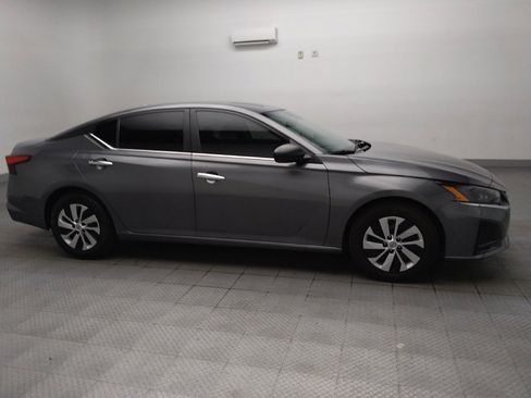 Used 2025 Nissan Altima 2.5 S FWD image 11