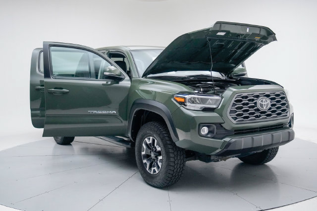 Used 2022 Toyota Tacoma TRD Off-Road w/ TRD Premium Off Road Package AWD/4WD image 15