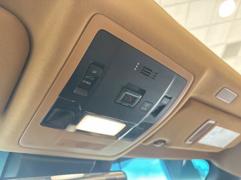 Certified 2025 Lexus ES 350 w/ Premium Package image 31