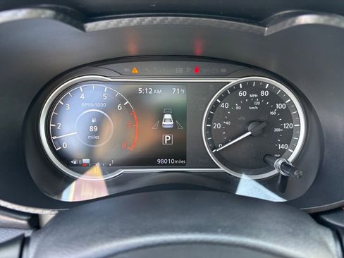 Used 2020 Nissan Versa SR FWD image 35