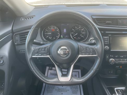 Used 2018 Nissan Rogue SV image 14