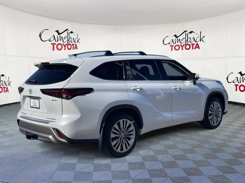 New 2026 Toyota Highlander Platinum AWD/4WD image 8
