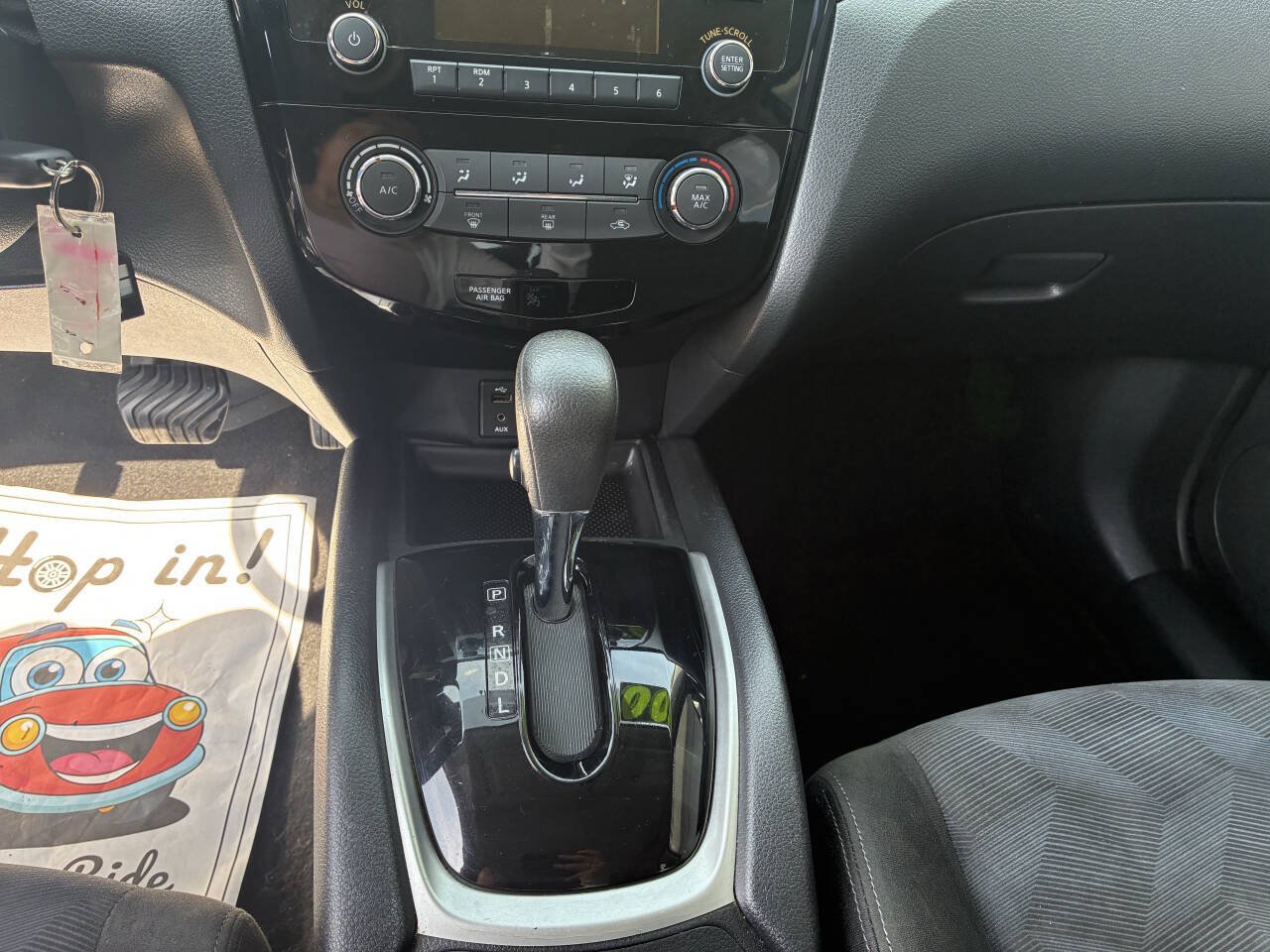 Used 2015 Nissan Rogue S FWD image 11