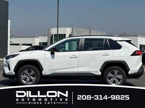 Used 2022 Toyota RAV4 LE AWD/4WD image 10