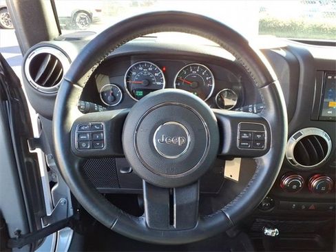 Used 2018 Jeep Wrangler Unlimited Sahara w/ Connectivity Group image 15