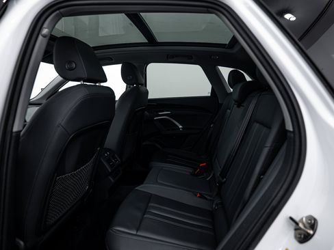 Certified 2025 Audi Q5 Premium w/ Convenience Package AWD/4WD image 17