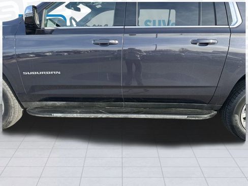 Used 2023 Chevrolet Suburban Premier image 7